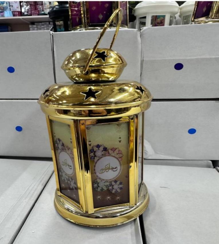 lanterne de Ramadan vocale, un accessoire spirituel et décoratif qui illumine Répète la célèbre prière de Ramadan